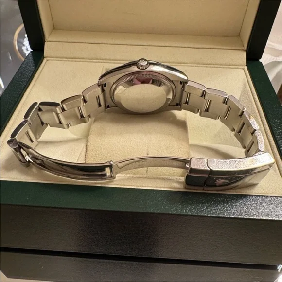 💯 Authentic Rolex Oyster Perpetual
Date 34mm - box and papers - Picture 5 of 8